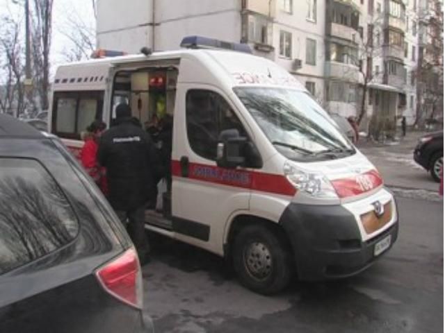 У Києві безхатченко з викруткою напав на подружжя (Фото) У Києві безхатченко з викруткою напав на подружжя (Фото)