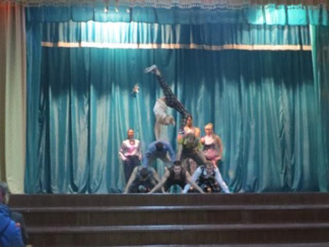 На День Валентина у тюрмі Тимошенко виступали екстремальні танцюристи На День Валентина у тюрмі Тимошенко виступали екстремальні танцюристи