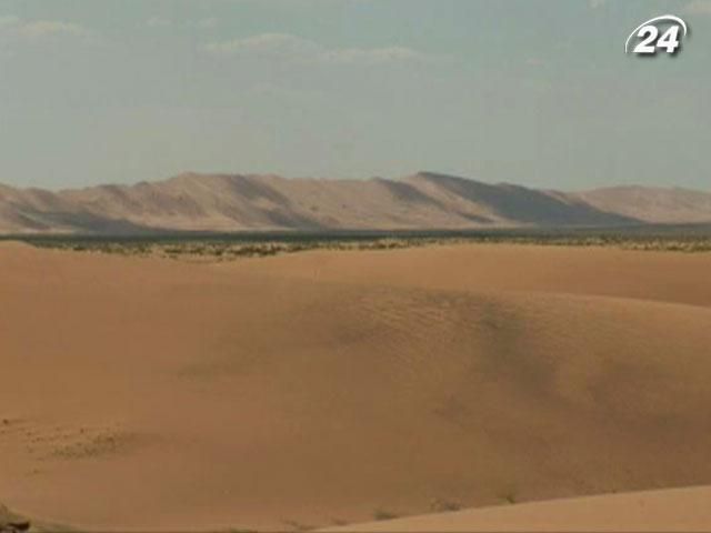Піщані дюни в Монголії відлякують похмурістю
