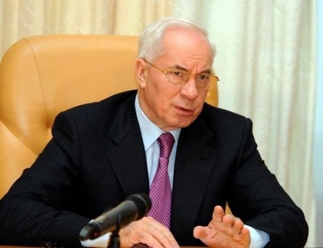 Азаров поручил Вилкулу интенсивно готовиться к ремонту дорог Азаров поручил Вилкулу интенсивно готовиться к ремонту дорог