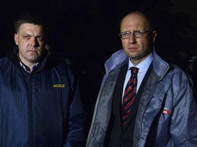 "Свобода" і "Батьківщина" таки ночуватимуть у Раді (Відео) "Свобода" і "Батьківщина" таки ночуватимуть у Раді (Відео)