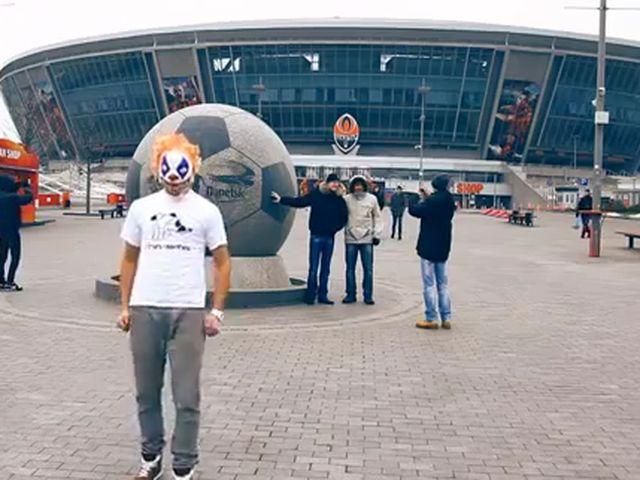 В Донецке парни без штанов танцевали Harlem Shake (Видео) В Донецке парни без штанов танцевали Harlem Shake (Видео)