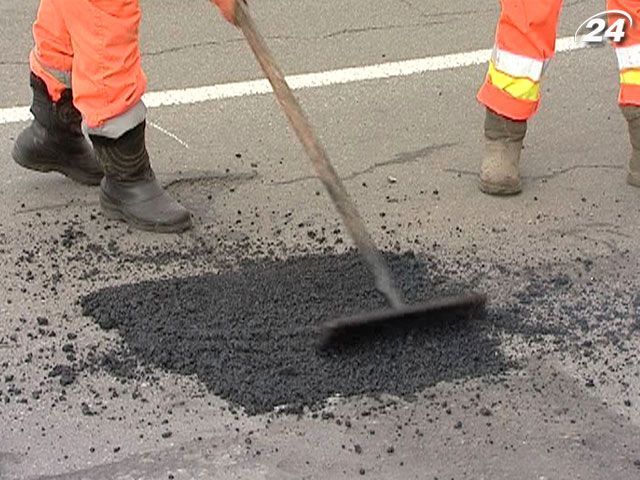 Ями на дорогах залатають до 1 травня, - "Укравтодор" Ями на дорогах залатають до 1 травня, - "Укравтодор"