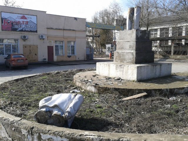 Комуністи шукають гроші на новий пам’ятник Леніну у Херсоні Комуністи шукають гроші на новий пам’ятник Леніну у Херсоні