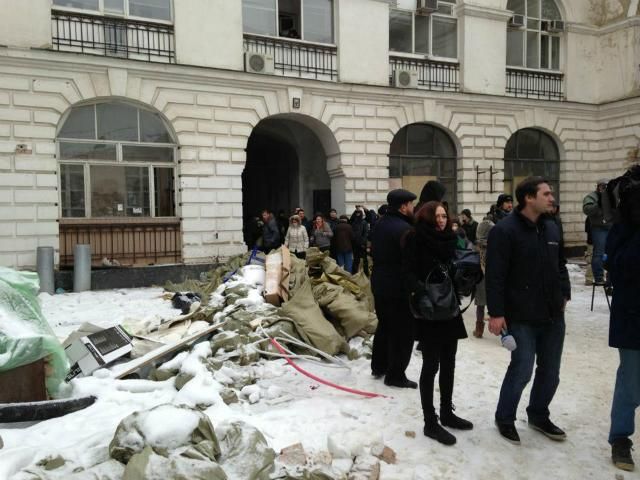 Начальника київського "Беркуту" тимчасово звільнили через Гостинний двір Начальника київського "Беркуту" тимчасово звільнили через Гостинний двір