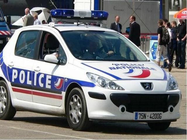 У Парижі ювелірний магазин пограбували на 3 млн доларів У Парижі ювелірний магазин пограбували на 3 млн доларів