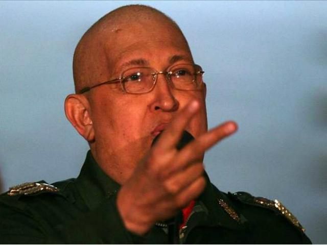 Уго Чавес не з'являється на публіці після повернення на батьківщину Уго Чавес не з'являється на публіці після повернення на батьківщину