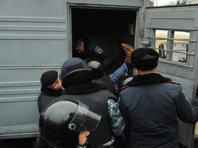 "Свобода" вимагає для беркутівців з-під Гостинного двору 8 років тюрми "Свобода" вимагає для беркутівців з-під Гостинного двору 8 років тюрми