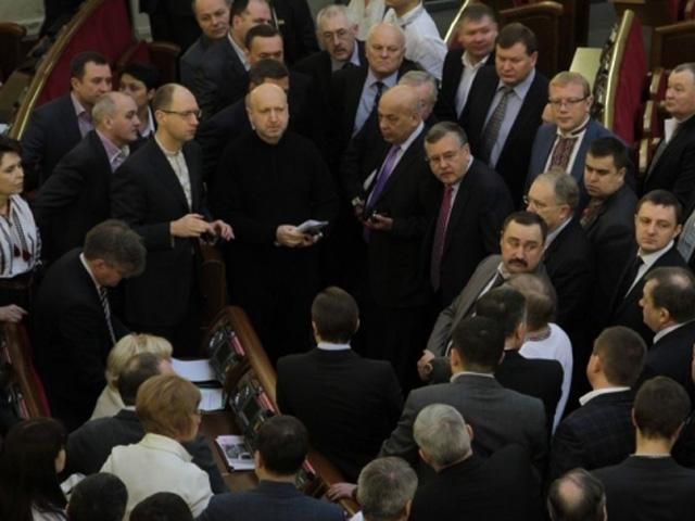 Як депутати у Раді нудьгують (Фото) Як депутати у Раді нудьгують (Фото)