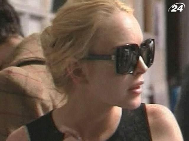 Линдси Лохан "обидели" гонораром в $ 200 тысяч Линдси Лохан "обидели" гонораром в $ 200 тысяч