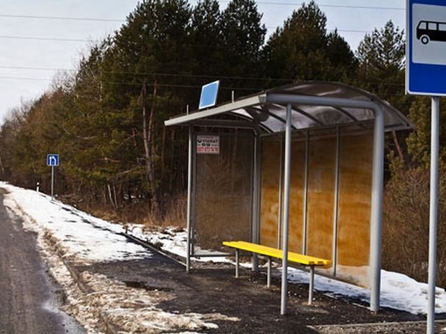 Львовянка на Mitsubishi сбила людей на остановке Львовянка на Mitsubishi сбила людей на остановке