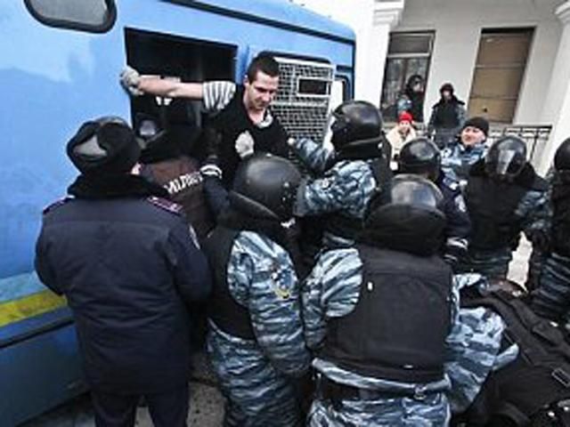 Активисты из-под Гостиного двора пикетируют Киевсовет