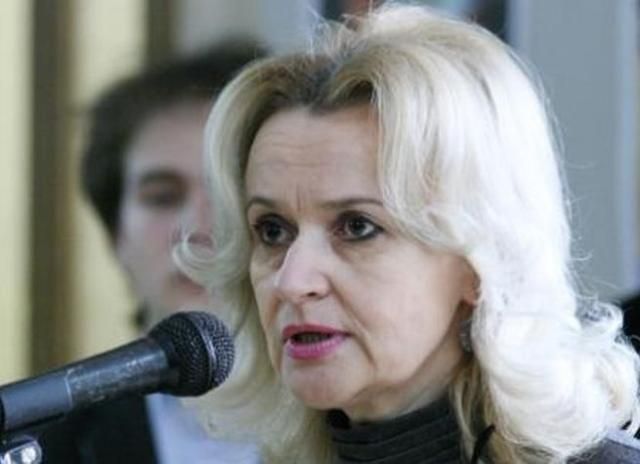 Фаріон отримала перекладача, але "тінь минулого" мовчала Фаріон отримала перекладача, але "тінь минулого" мовчала