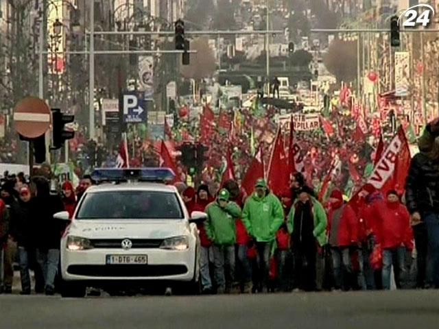 Возле штаб-квартиры ЕС митингуют 40 тысяч человек Возле штаб-квартиры ЕС митингуют 40 тысяч человек