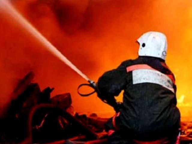 У Сумах дотла згоріли три автомобілі, ще чотири – пошкоджені У Сумах дотла згоріли три автомобілі, ще чотири – пошкоджені