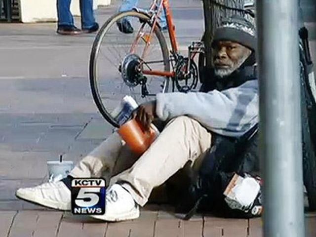 В США для честного бомжа собрали 60 тысяч долларов В США для честного бомжа собрали 60 тысяч долларов