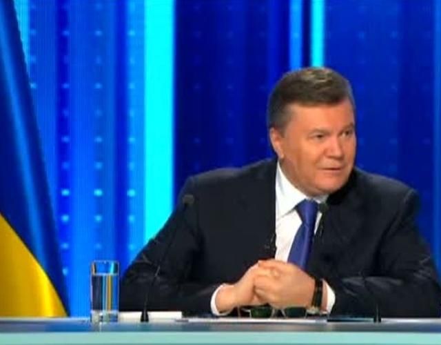 В Кировограде Януковича поблагодарили за улучшения с театральным задором (Видео)