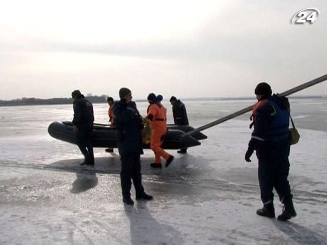 МЧС-ники спасли со льдины 41 рыбака
