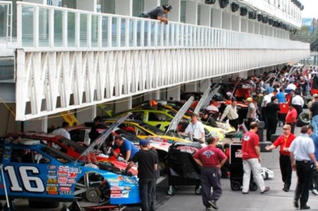 Кровавые автогонки в США: пострадали 33 зрителя (Видео) Кровавые автогонки в США: пострадали 33 зрителя (Видео)