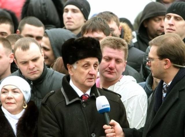 Запитання з київського Майдану, які не потрапили в "діалог" Януковича (Відео) Запитання з київського Майдану, які не потрапили в "діалог" Януковича (Відео)