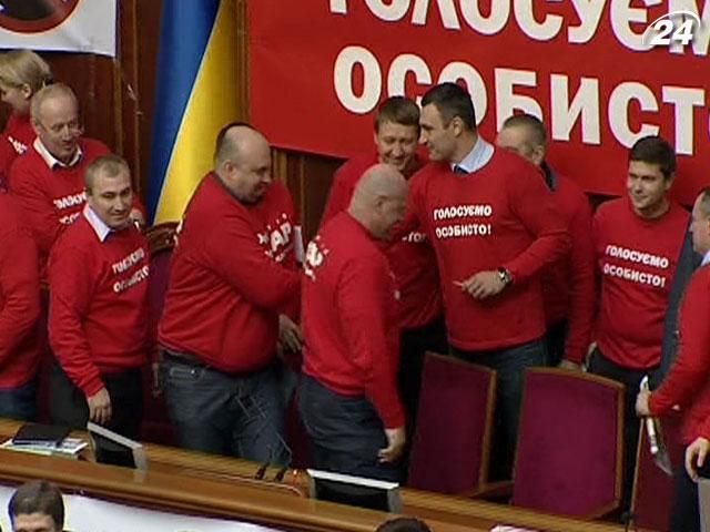 Підсумки тижня: Депутати за 18 днів блокування зрозуміли, як голосувати персонально Підсумки тижня: Депутати за 18 днів блокування зрозуміли, як голосувати персонально