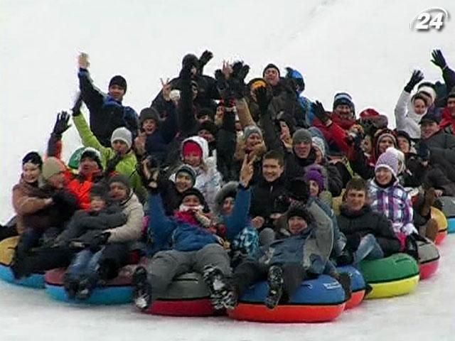 На Буковині встановили рекорди з наймасовіших спусків На Буковині встановили рекорди з наймасовіших спусків