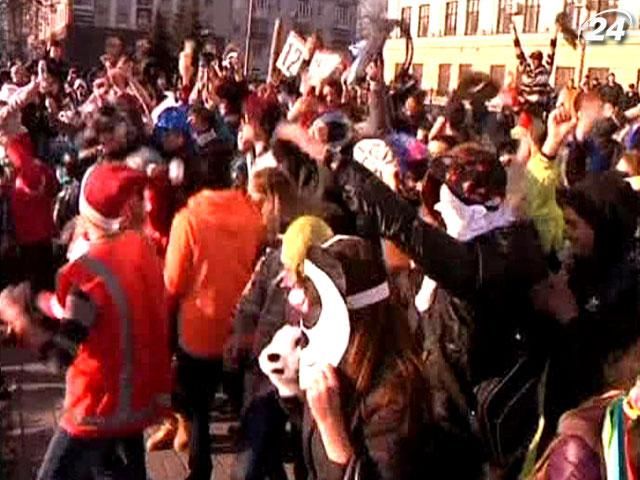 В Запорожье около ста человек танцевали "harlem shake" В Запорожье около ста человек танцевали "harlem shake"