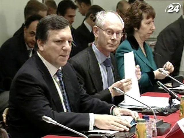 Стартував самiт Україна-ЄС Стартував самiт Україна-ЄС