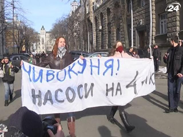 Возле АП задержали 13 активистов с насосами