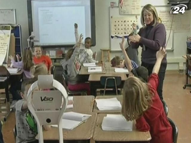 У США школярів на уроках заміняють роботи У США школярів на уроках заміняють роботи
