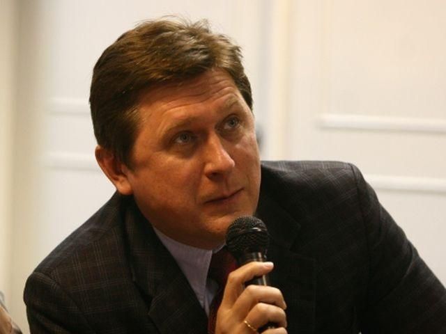 Влияние Семьи ослабляет Януковича и повышает недоверие олигархов, - политолог Влияние Семьи ослабляет Януковича и повышает недоверие олигархов, - политолог