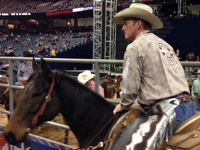 У Техасі губернатор Харківщини осідлав бика (Фото) У Техасі губернатор Харківщини осідлав бика (Фото)