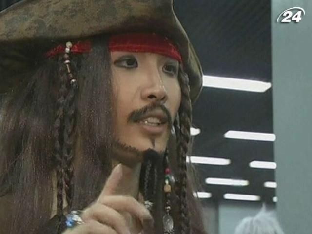 Человек-паук, Джек Воробей и другие супергерои развлекаются на пекинском комик-шоу Человек-паук, Джек Воробей и другие супергерои развлекаются на пекинском комик-шоу