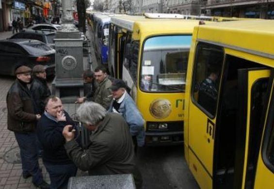 На Киевщине 300 водителей маршруток объявили бессрочную акцию протеста