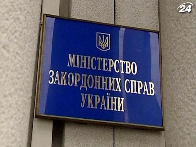 МИД проверит условия жизни усыновленных украинцев за рубежом