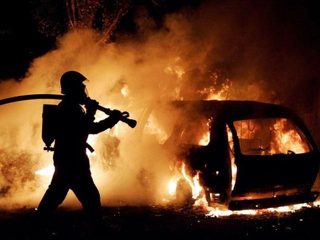 У Києві серед білого дня підірвали авто, є постраждалий У Києві серед білого дня підірвали авто, є постраждалий