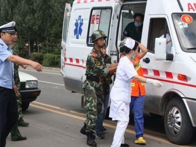 У Китаї дітей на смерть придавило шкільними воротами