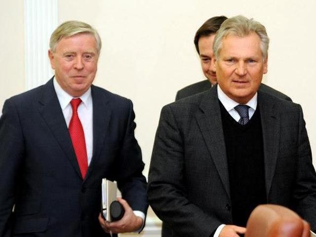 Кокс и Квасьневский просят у Януковича помиловать Луценко Кокс и Квасьневский просят у Януковича помиловать Луценко