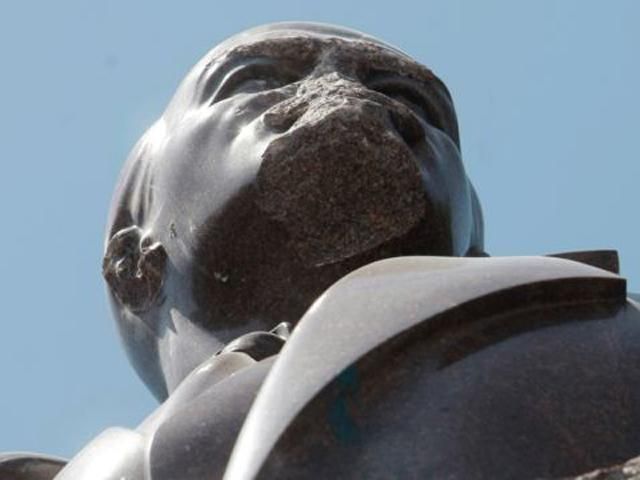 Мер і депутати Сум вирішили знести всі пам’ятники Леніну у місті Мер і депутати Сум вирішили знести всі пам’ятники Леніну у місті