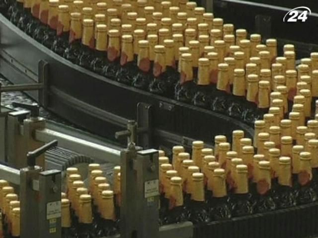 Крупнейшего производителя пива в мире обвиняют в разбавлении напитка Крупнейшего производителя пива в мире обвиняют в разбавлении напитка