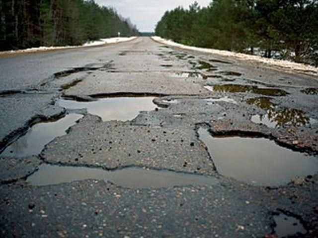 Українські дороги – у десятці найгірших у світі Українські дороги – у десятці найгірших у світі