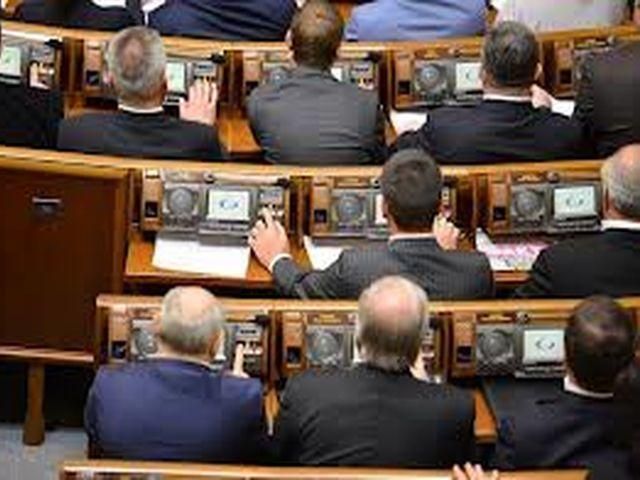 УДАР заблокував трибуну Київради – вимагають персонального голосування УДАР заблокував трибуну Київради – вимагають персонального голосування