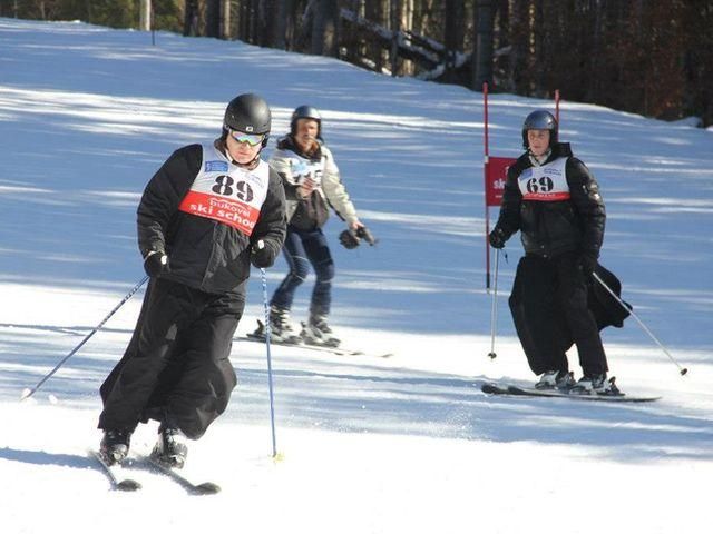 На Буковелі у слаломі змагаються священики УГКЦ (Фото. Відео) На Буковелі у слаломі змагаються священики УГКЦ (Фото. Відео)