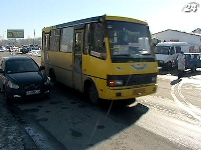 Маршруты в пригороде Киева вернули местным перевозчикам