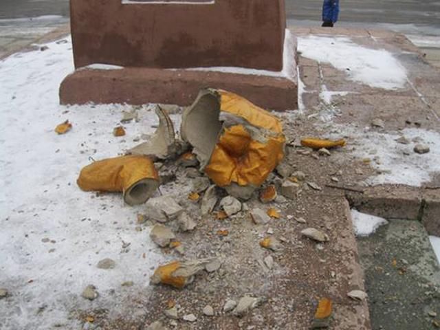 Братья Капрановы поощряют разрушение памятников Ленину