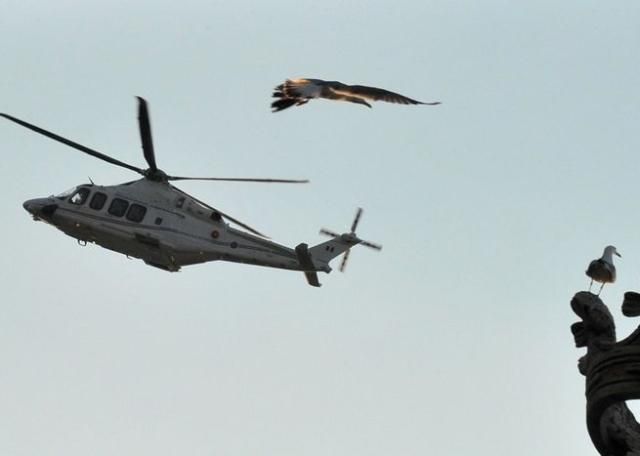 Бенедикт XVI покинул Ватикан на вертолете (Видео) Бенедикт XVI покинул Ватикан на вертолете (Видео)