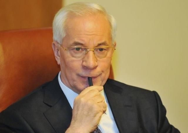 Азаров еще в должности, потому что его еще не все "списали", - политолог Азаров еще в должности, потому что его еще не все "списали", - политолог