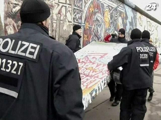 Німці протестують проти зносу частини Берлінської стіни