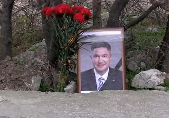 У Криму зі скандалами поховали вбитого мера Сімеїза 