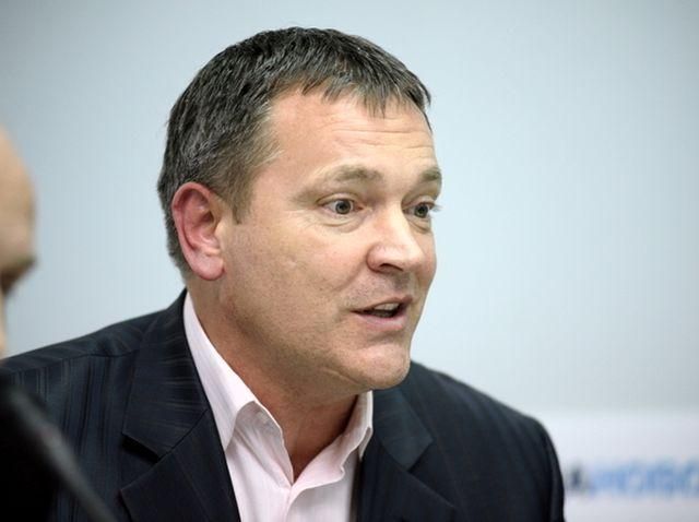 Колесніченко погрожував працівниці аеропорту, яка попросила показати паспорт Колесніченко погрожував працівниці аеропорту, яка попросила показати паспорт